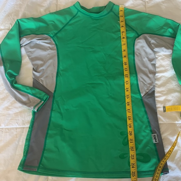 NRS hydrosilk paddle top worn twice - Picture 3 of 4